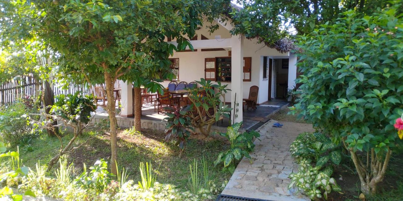 Hotel Benjamin Ambatoloaka  Exterior photo