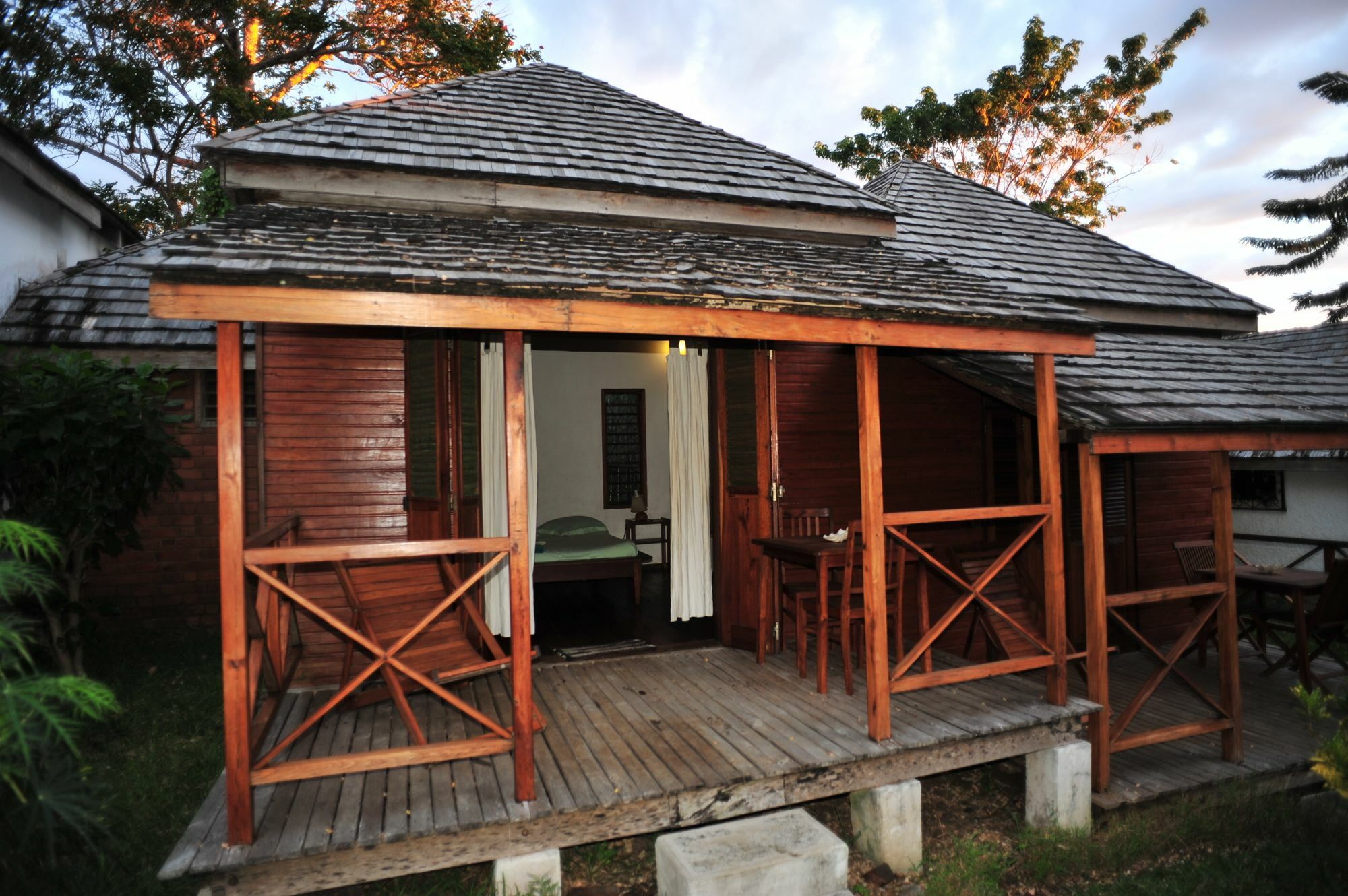 Hotel Benjamin Ambatoloaka  Exterior photo
